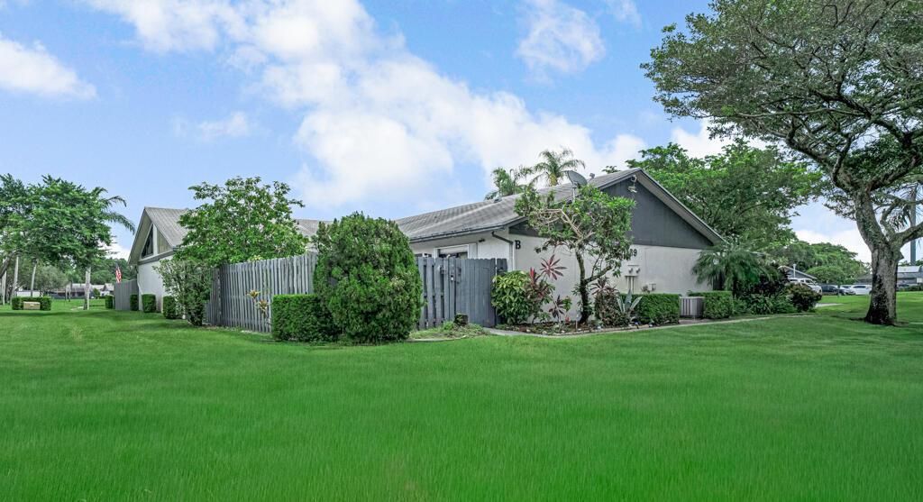 Photo of 1139 Summit Trail Circle #B, West Palm Beach, FL 33415 (MLS # R11128311)