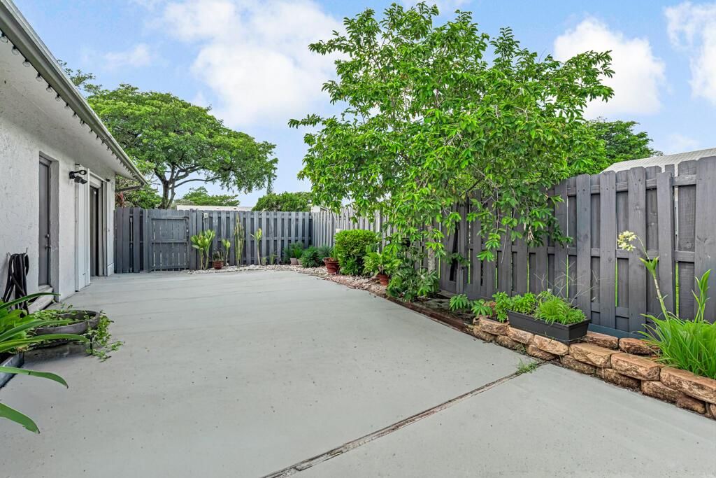 Photo of 1139 Summit Trail Circle #B, West Palm Beach, FL 33415 (MLS # R11128311)