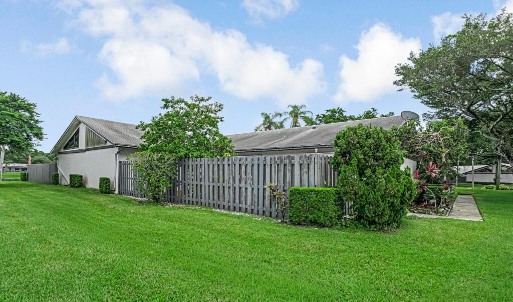 Photo of 1139 Summit Trail Circle #B, West Palm Beach, FL 33415 (MLS # R11128311)