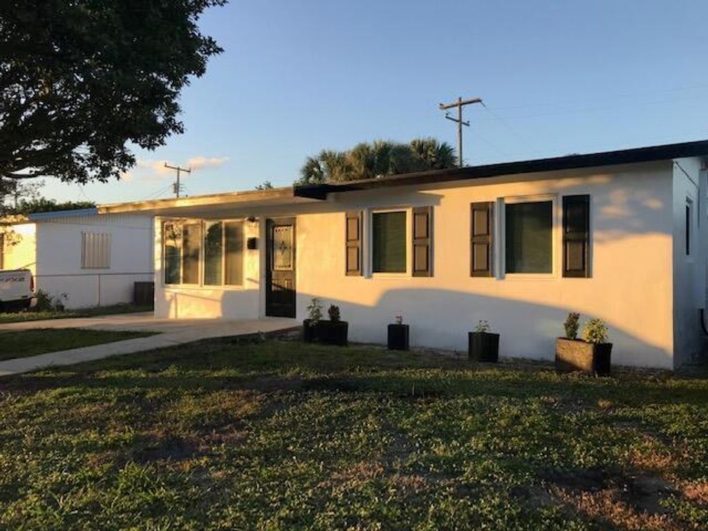 Photo of 1353 9th Street, West Palm Beach, FL 33401 (MLS # R10767975)