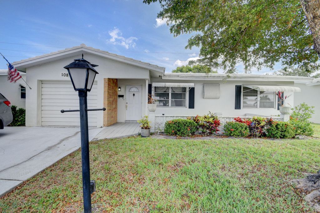 Photo of 108 SW 8th Place, Boynton Beach, FL 33426 (MLS # R10791001)
