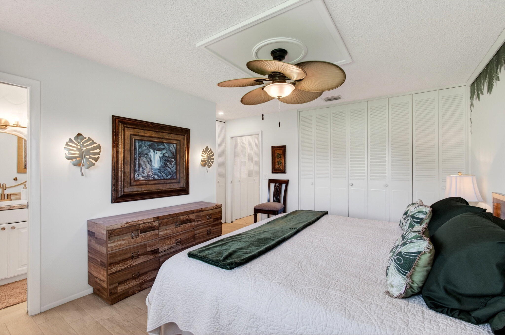 CRESTHAVEN VILLAS - Residential