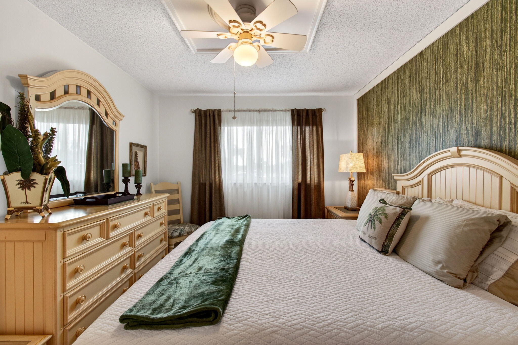 CRESTHAVEN VILLAS - Residential