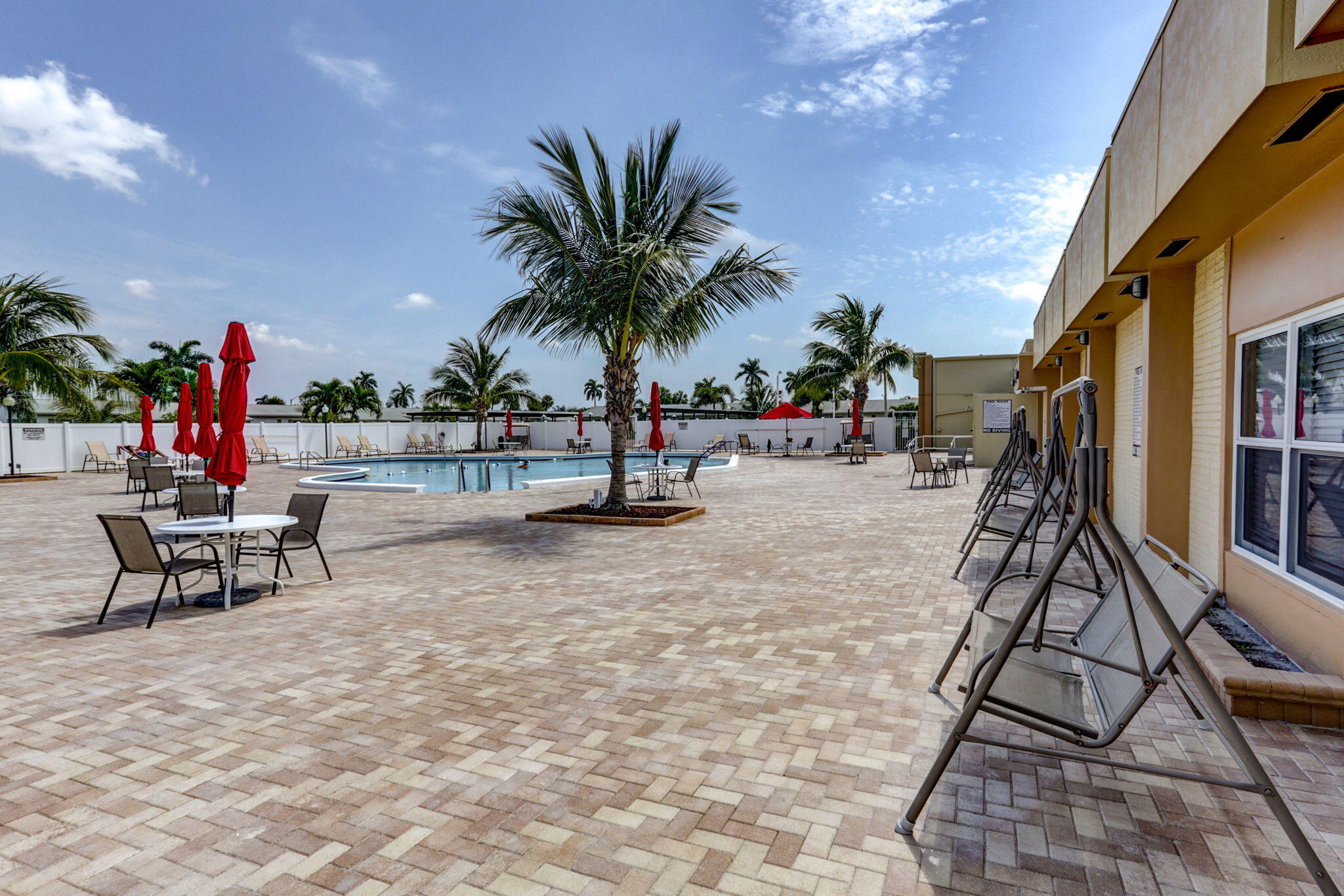 CRESTHAVEN VILLAS - Residential