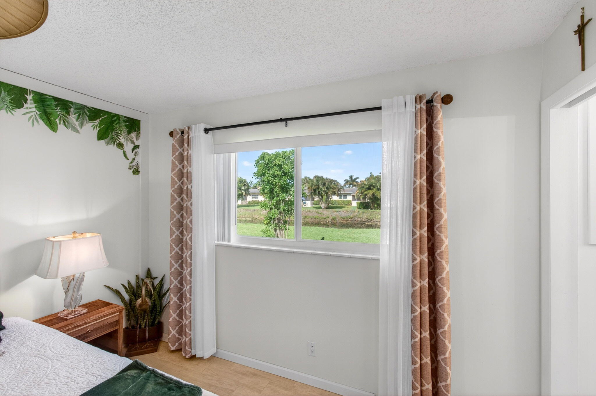 CRESTHAVEN VILLAS - Residential