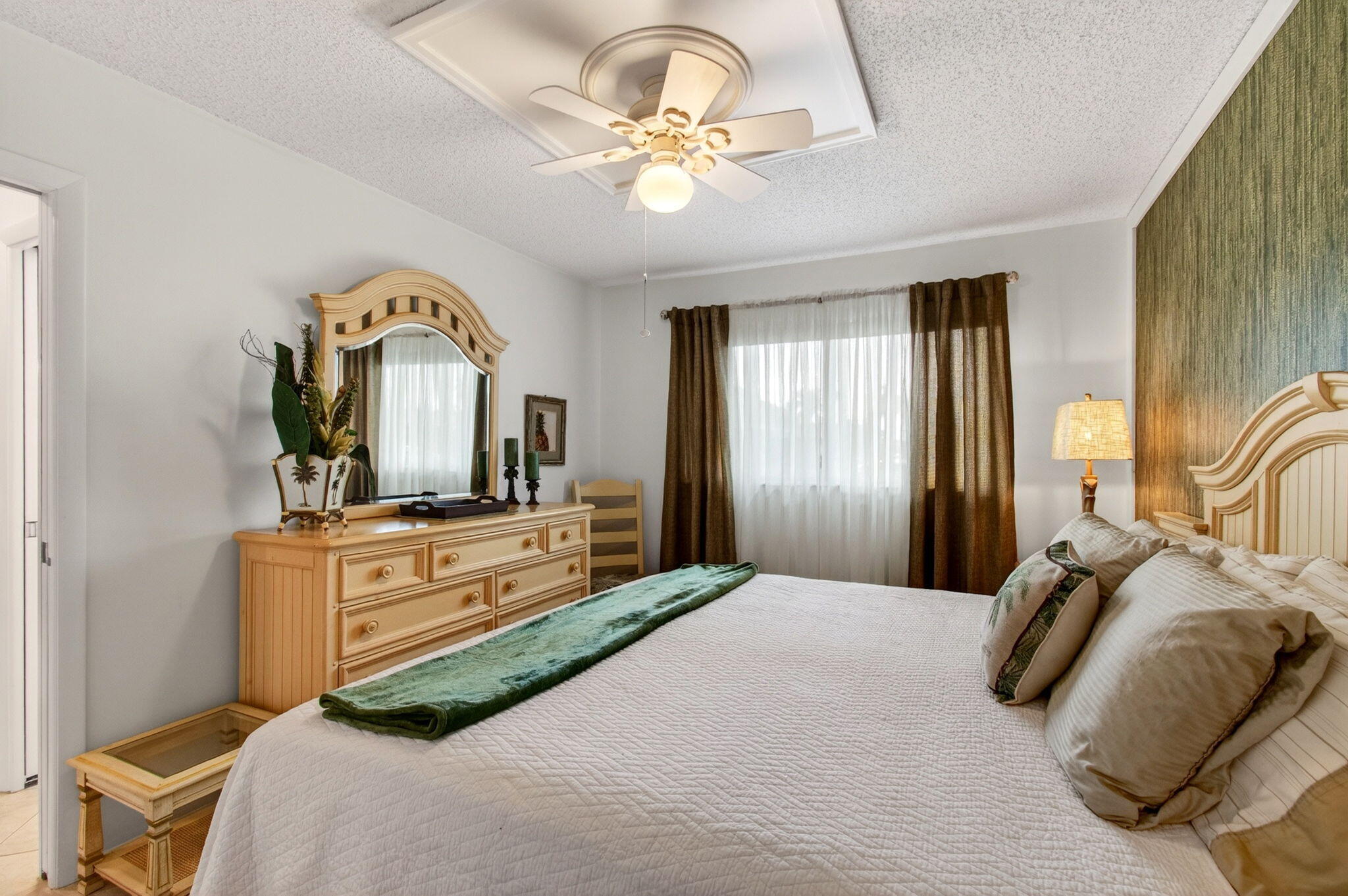 CRESTHAVEN VILLAS - Residential