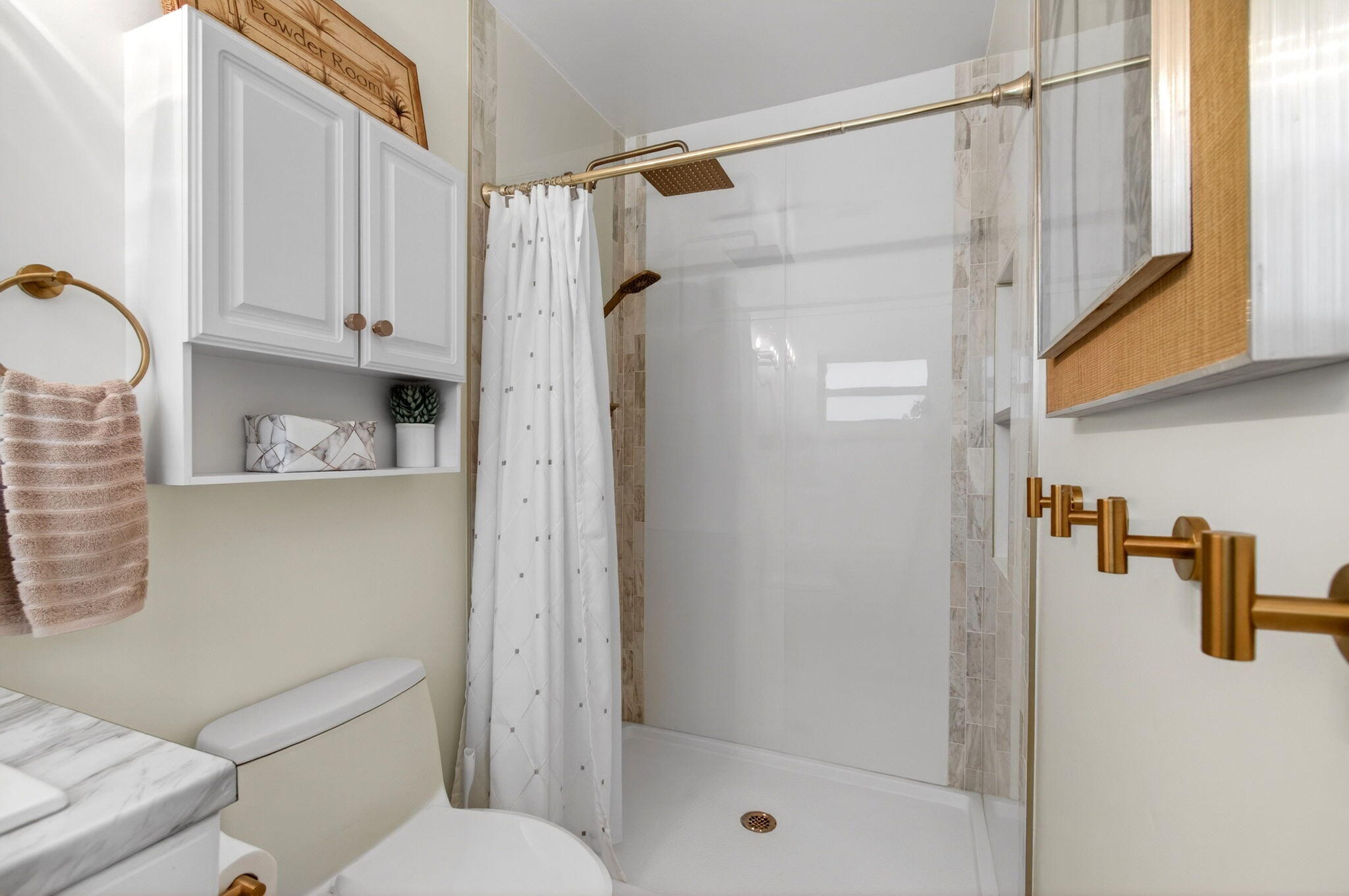 CRESTHAVEN VILLAS - Residential