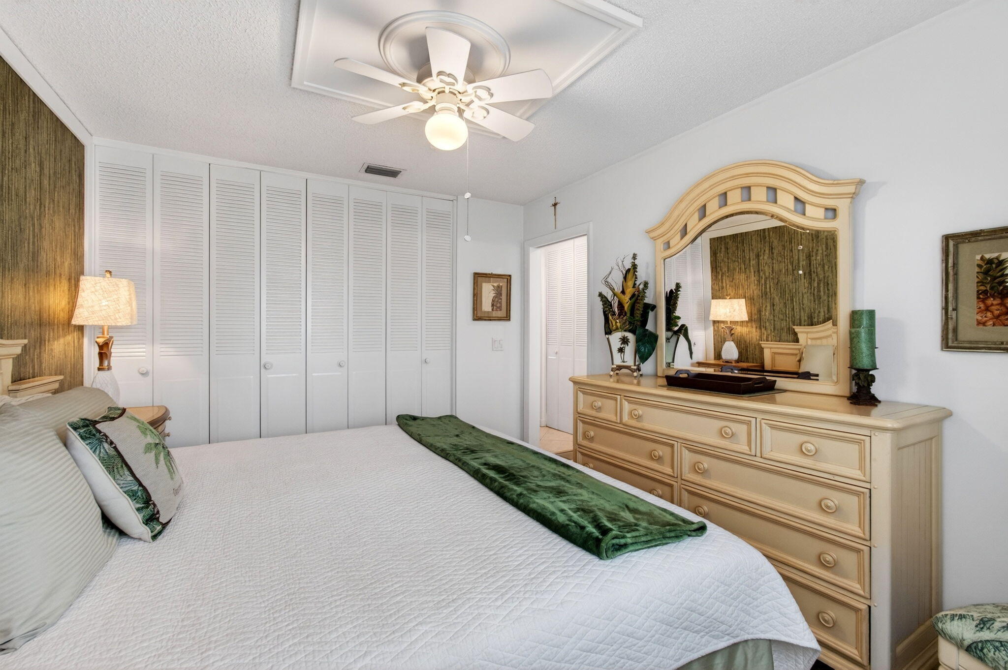CRESTHAVEN VILLAS - Residential