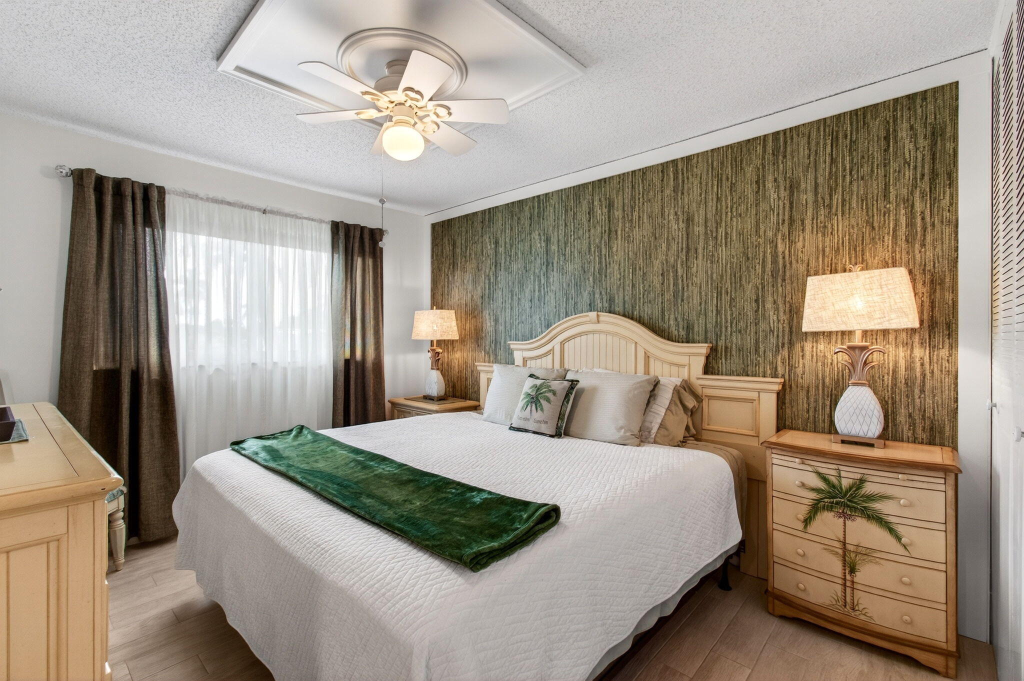 CRESTHAVEN VILLAS - Residential