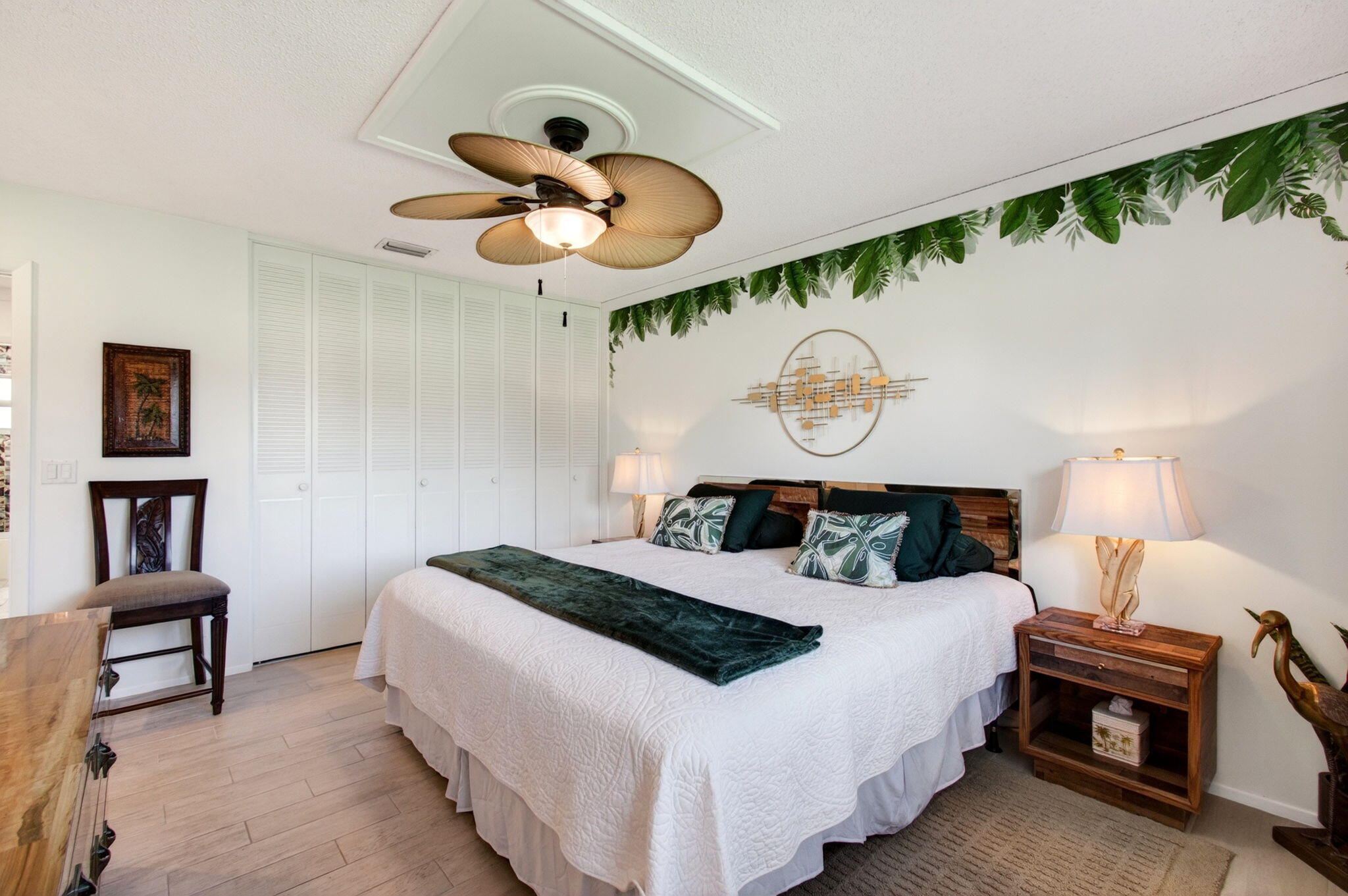 CRESTHAVEN VILLAS - Residential