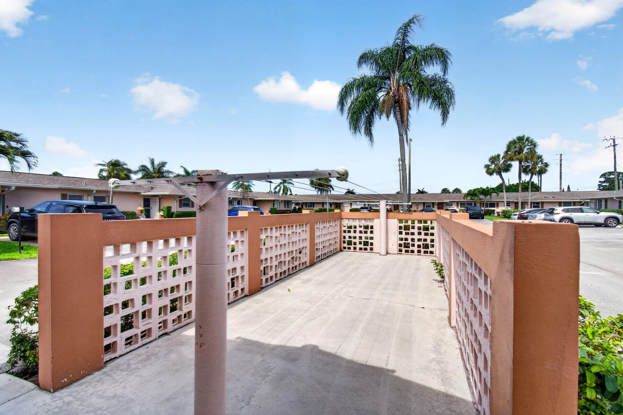 CRESTHAVEN VILLAS - Residential