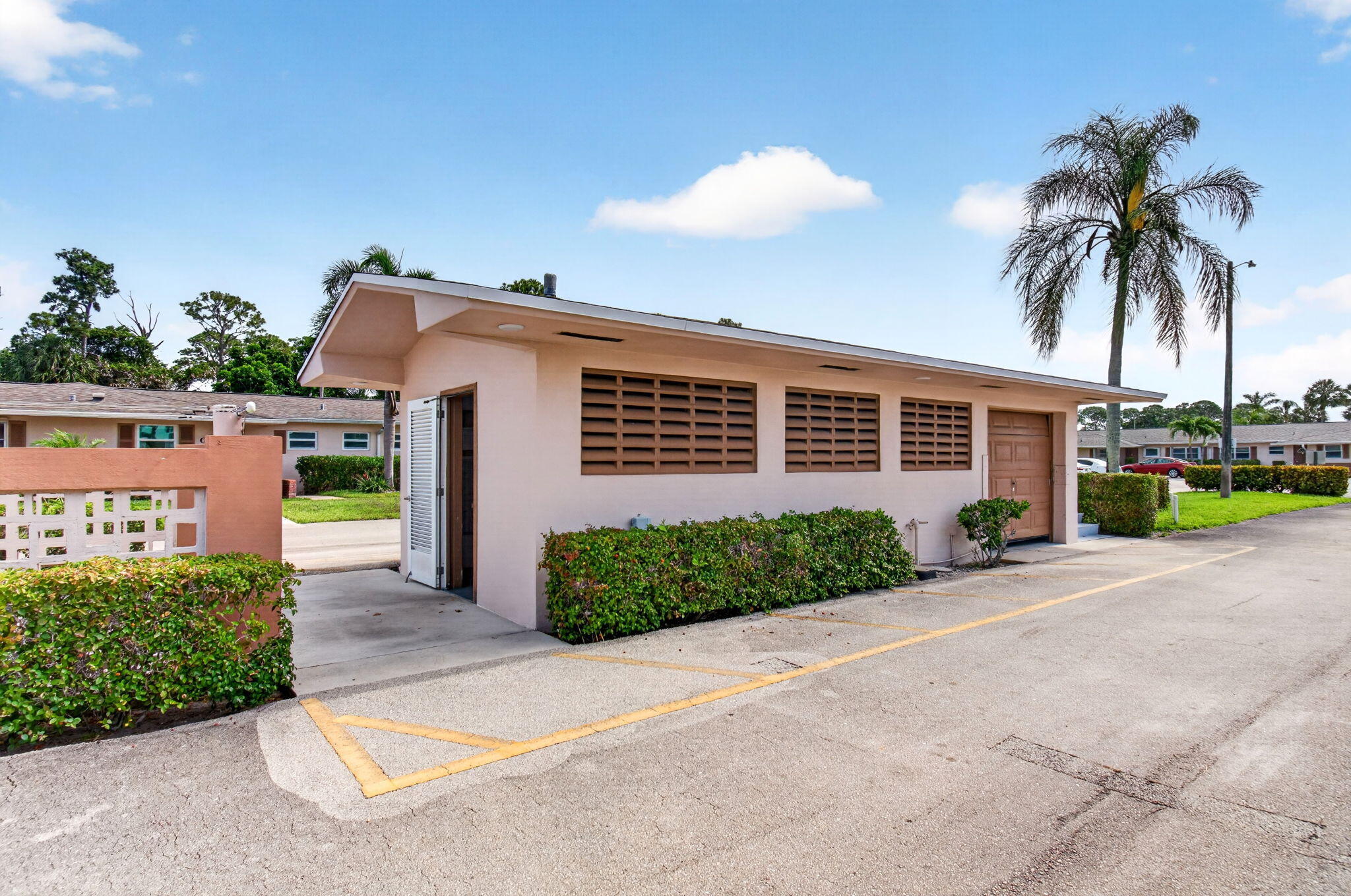 CRESTHAVEN VILLAS - Residential
