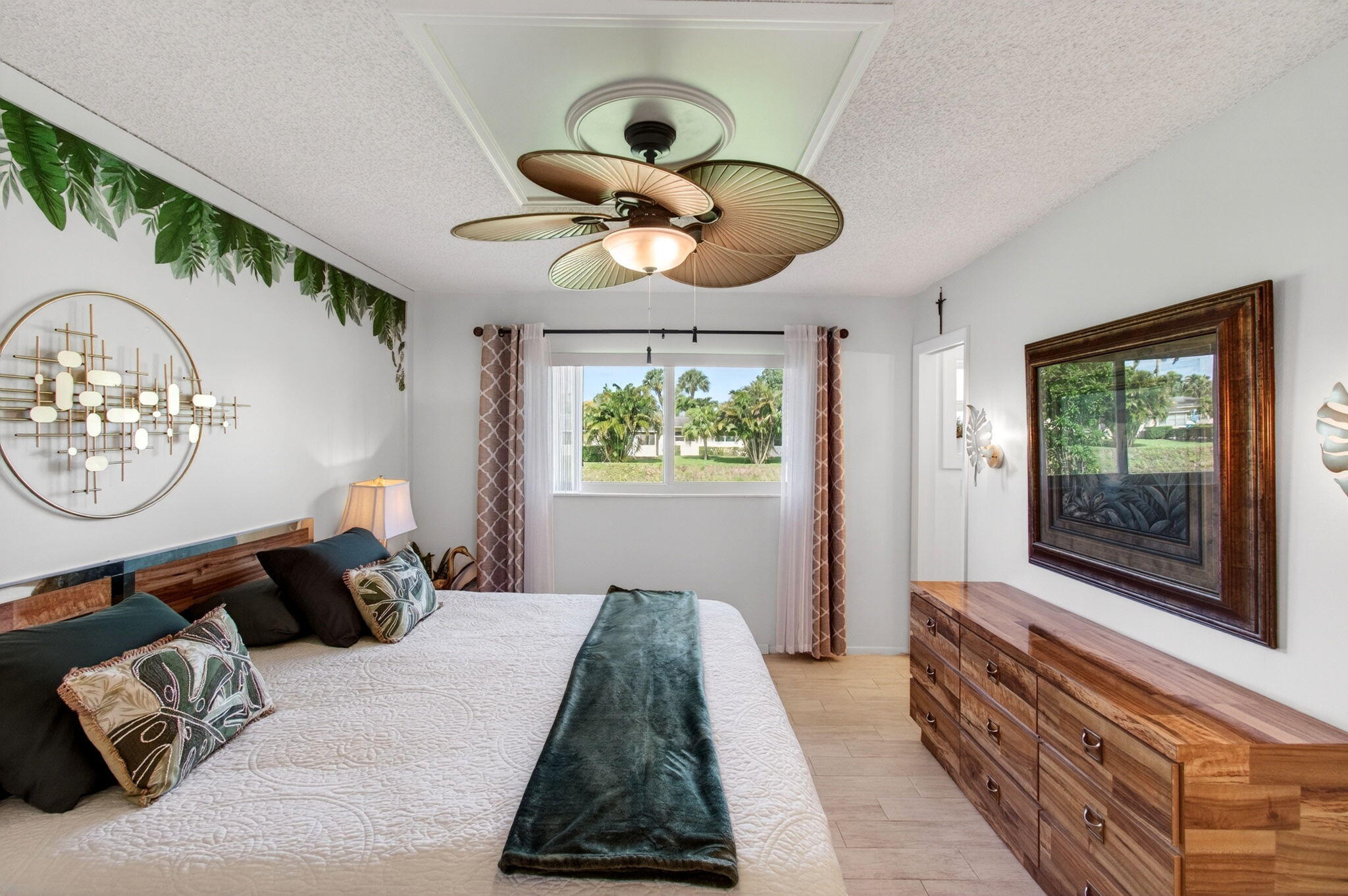 CRESTHAVEN VILLAS - Residential