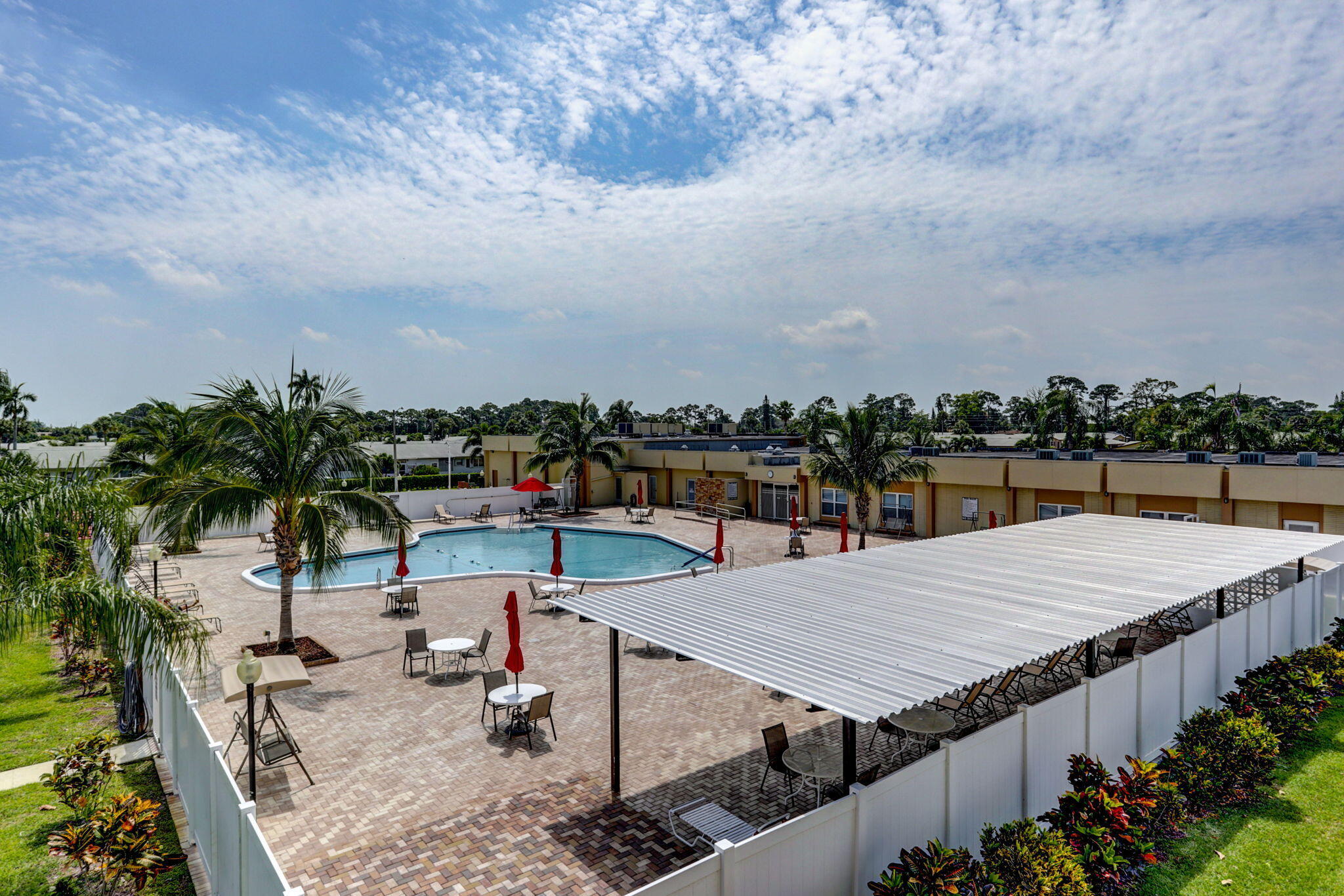 CRESTHAVEN VILLAS - Residential