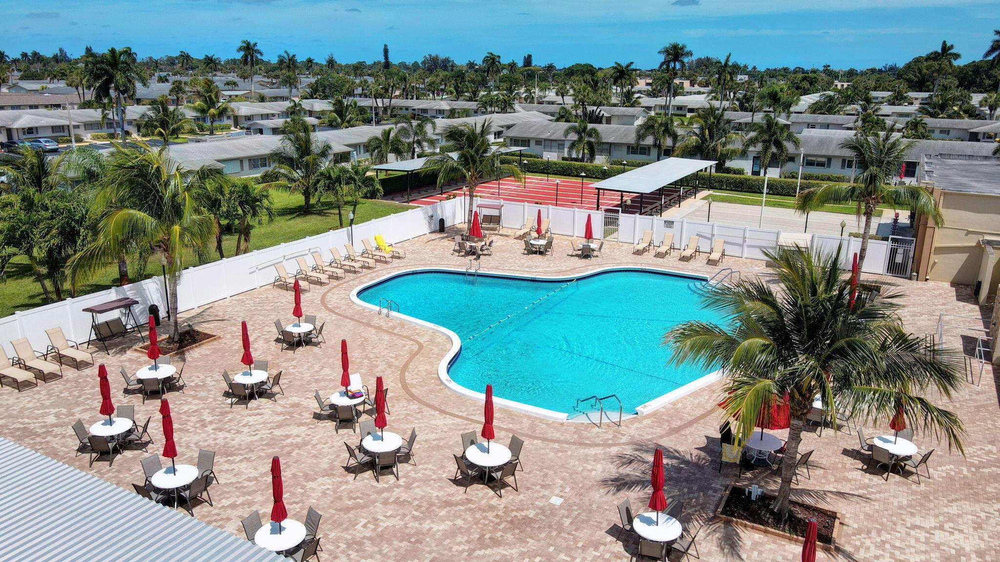 CRESTHAVEN VILLAS - Residential