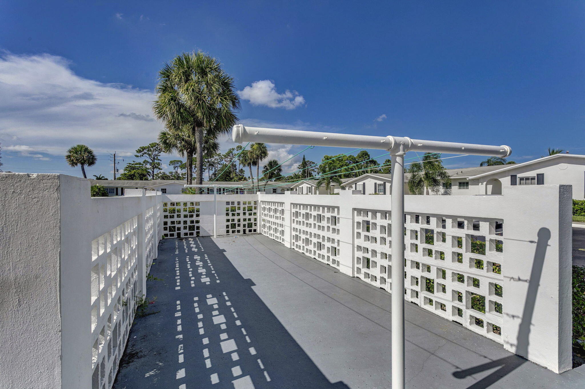 CRESTHAVEN VILLAS - Residential