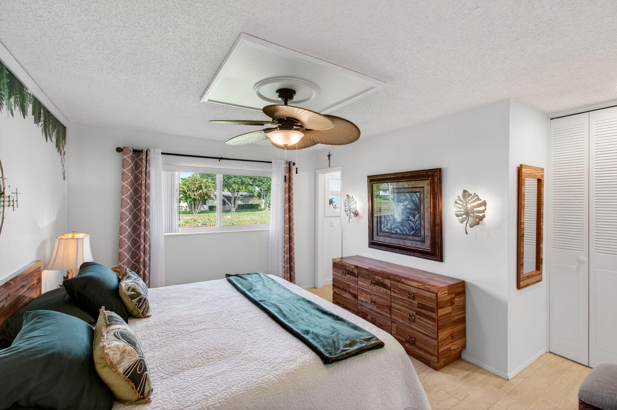 CRESTHAVEN VILLAS - Residential