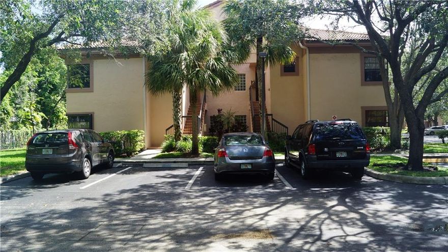 CAN RENT RIGHT AWAY......Spacious corner 3/2 condo in Fabulous Fountain Spring. Open floor plan with vaulted ceilings and tile flooring in the main living areas. Split floor plan w/large master suite and nice size secondary bedrooms. All new appliances in the kitchen, and also a brand new washing machine. Expansive screened in patio. Plenty of amenities featuring running track. basketball and tennis courts, heated pool, and playground. This condo will not last.