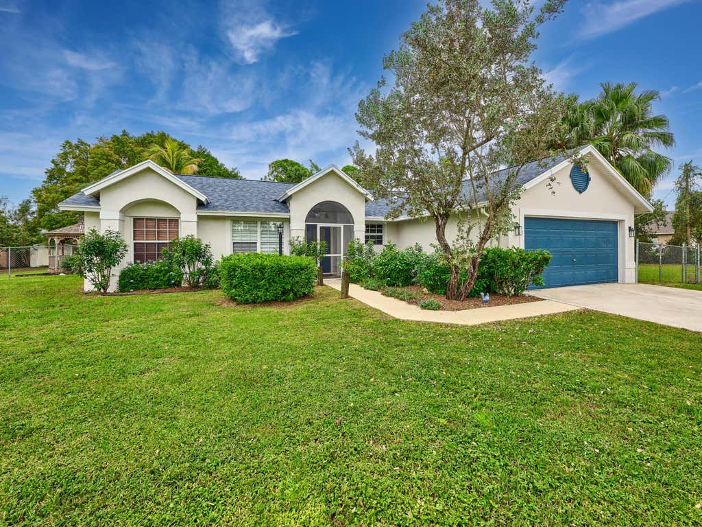 Photo of 17567 84th Court N, Loxahatchee, FL 33470 (MLS # R11029519)