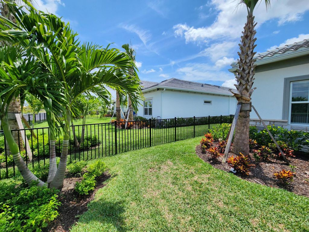 Photo of 10393 Northbrook Circle #10393, Palm Beach Gardens, FL 33412 (MLS # R11084215)