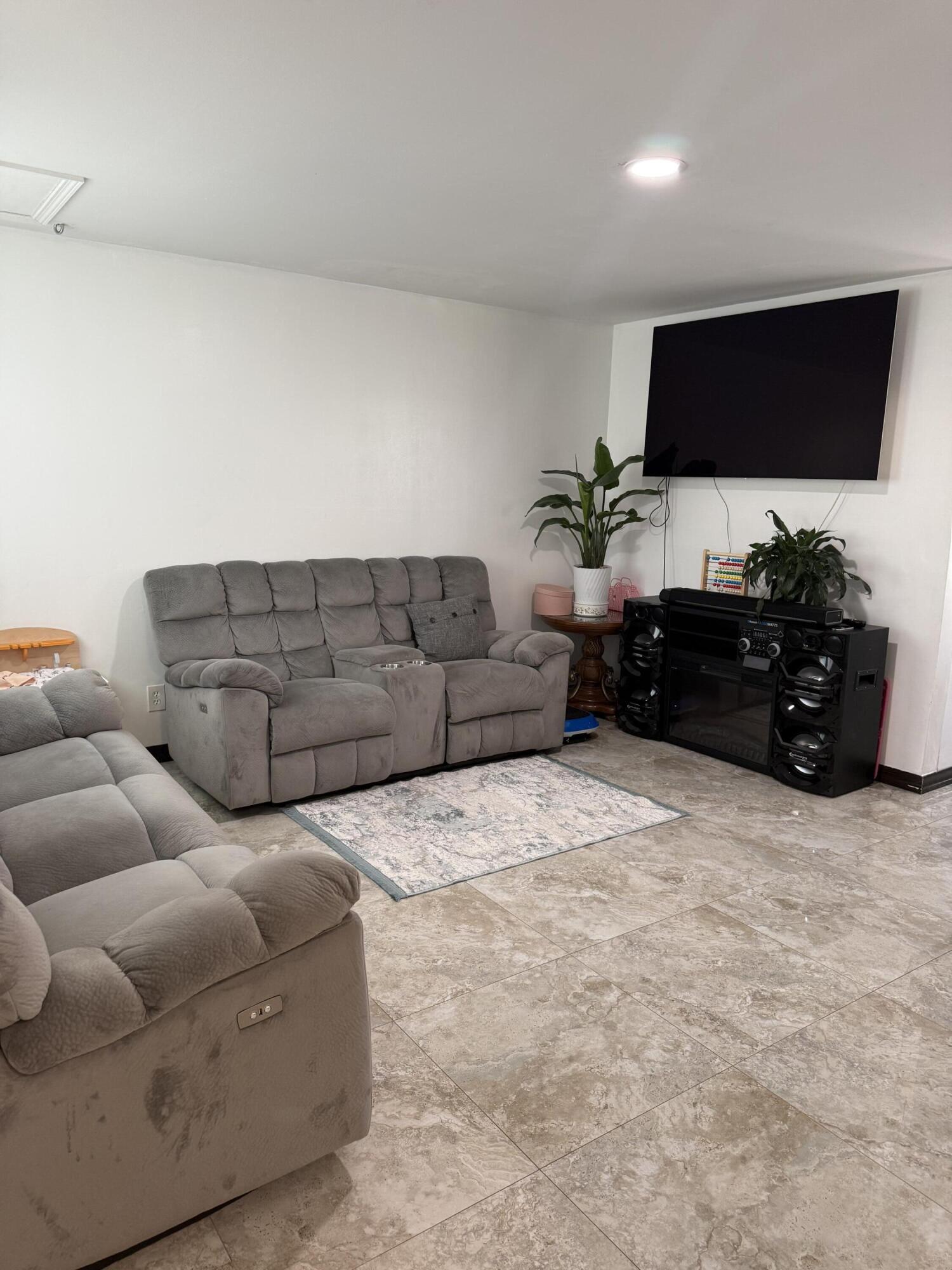 GRAMERCY PARK UNIT 2 - Residential