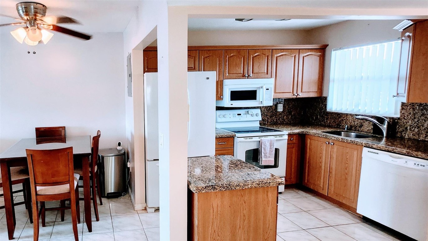 SUNRISE LAKES PHASE 3 - Residential