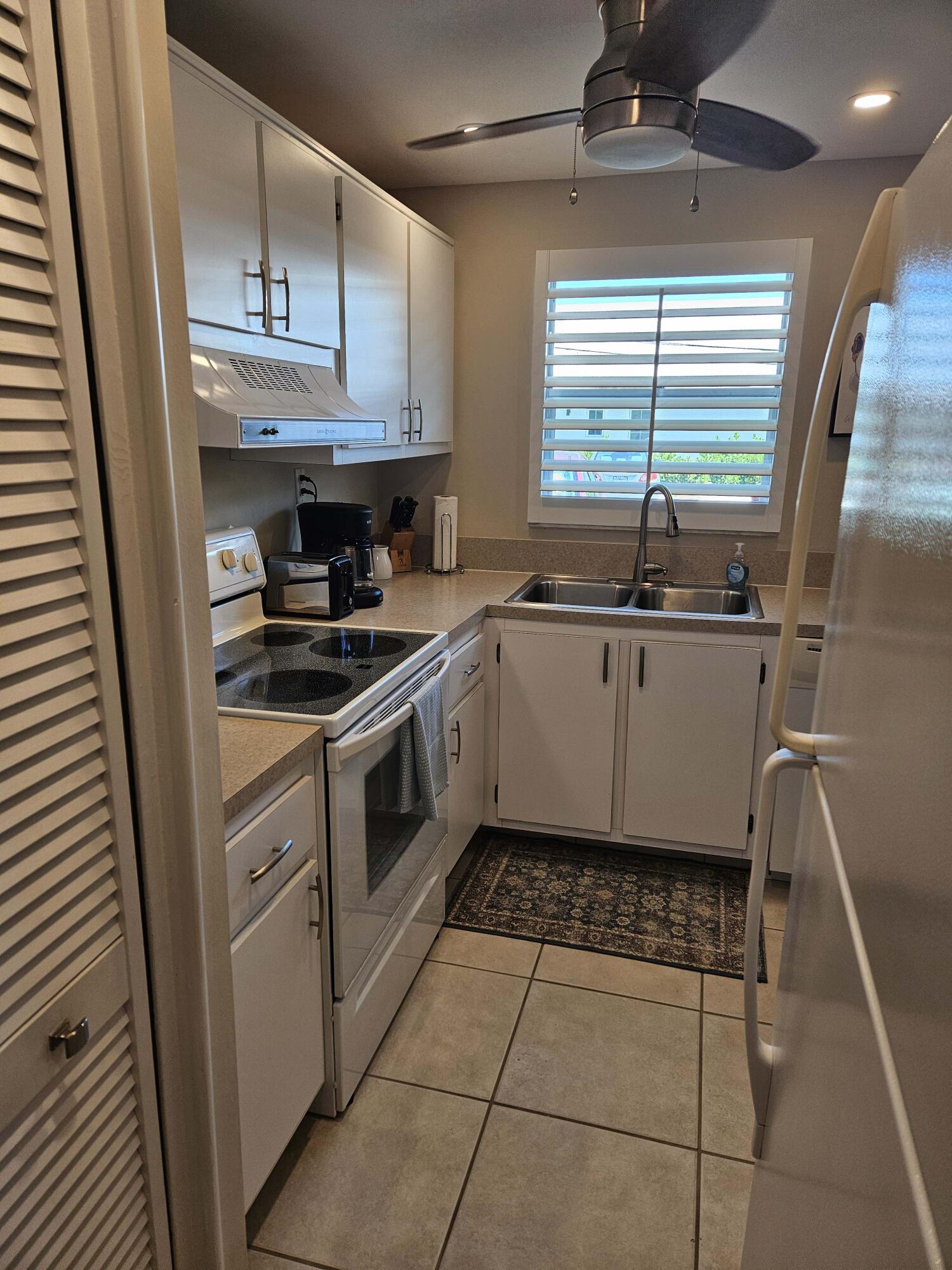 ''''''ROYAL PARK BLDGS E, W & N'''''' - Residential Lease