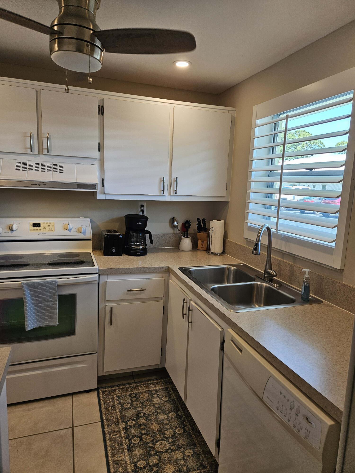 ''''''ROYAL PARK BLDGS E, W & N'''''' - Residential Lease