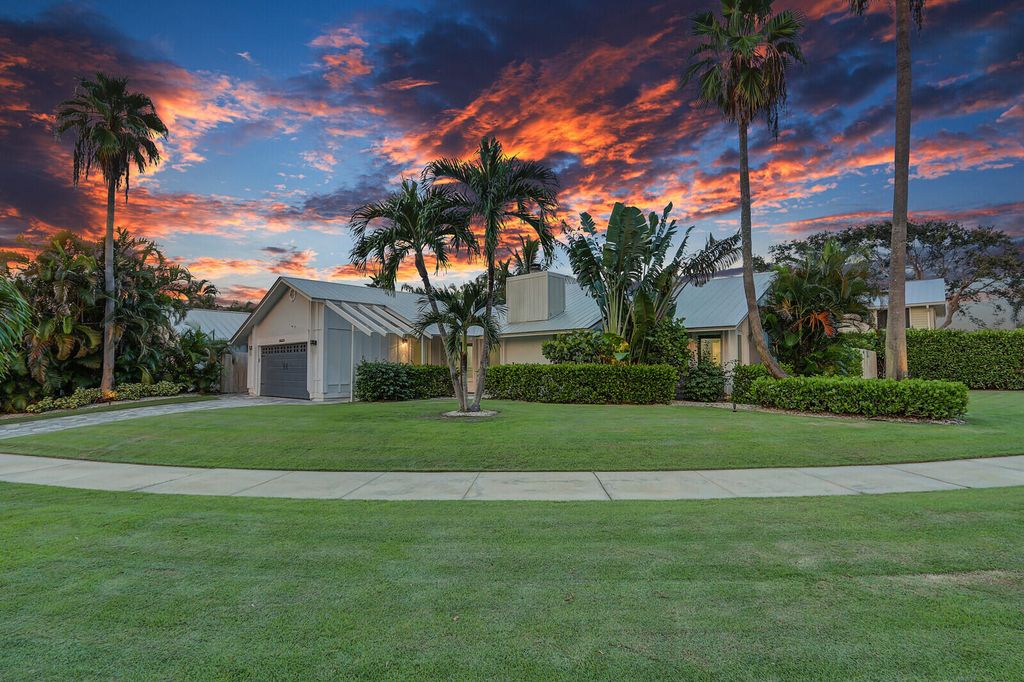 Photo of 19 Pine Hill Trail E, Tequesta, FL 33469 (MLS # R11022367)