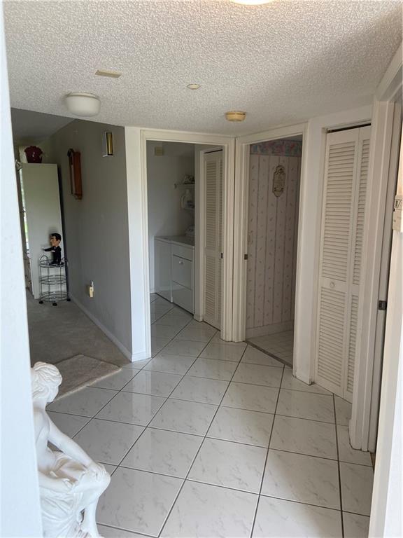 SUNRISE LAKES - Residential