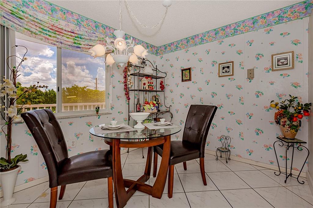 SUNRISE LAKES - Residential