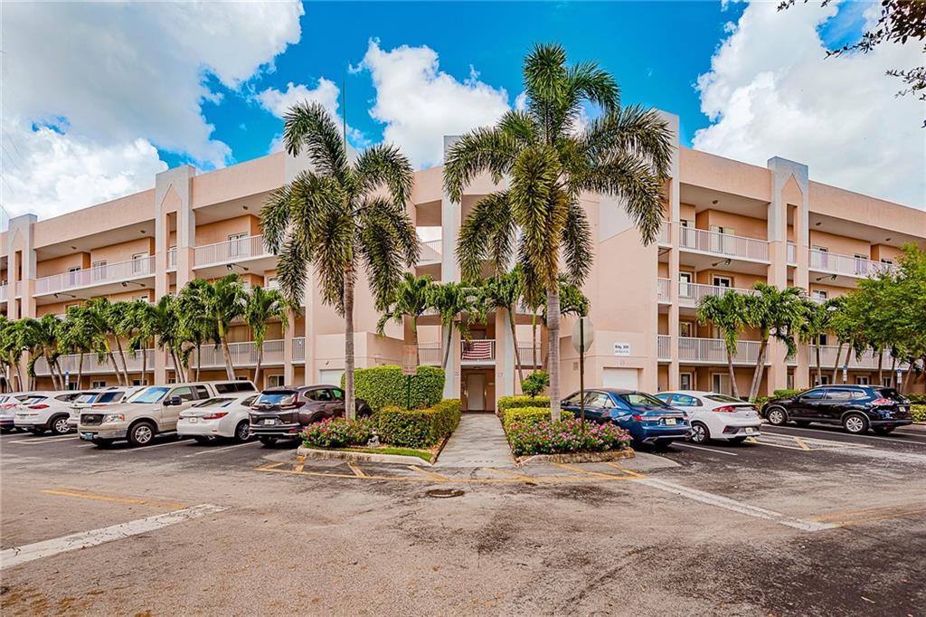 SUNRISE LAKES - Residential