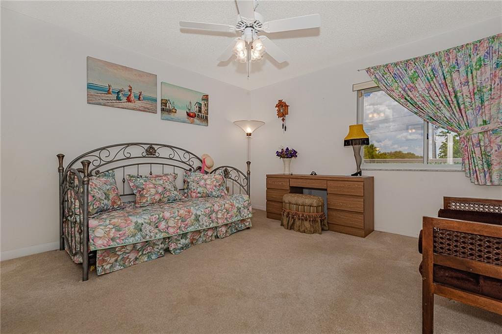 SUNRISE LAKES - Residential