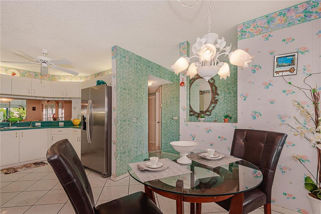 SUNRISE LAKES - Residential