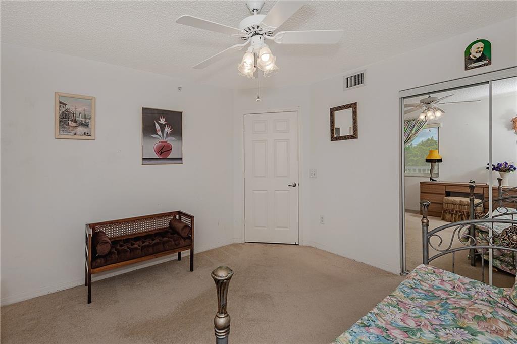 SUNRISE LAKES - Residential