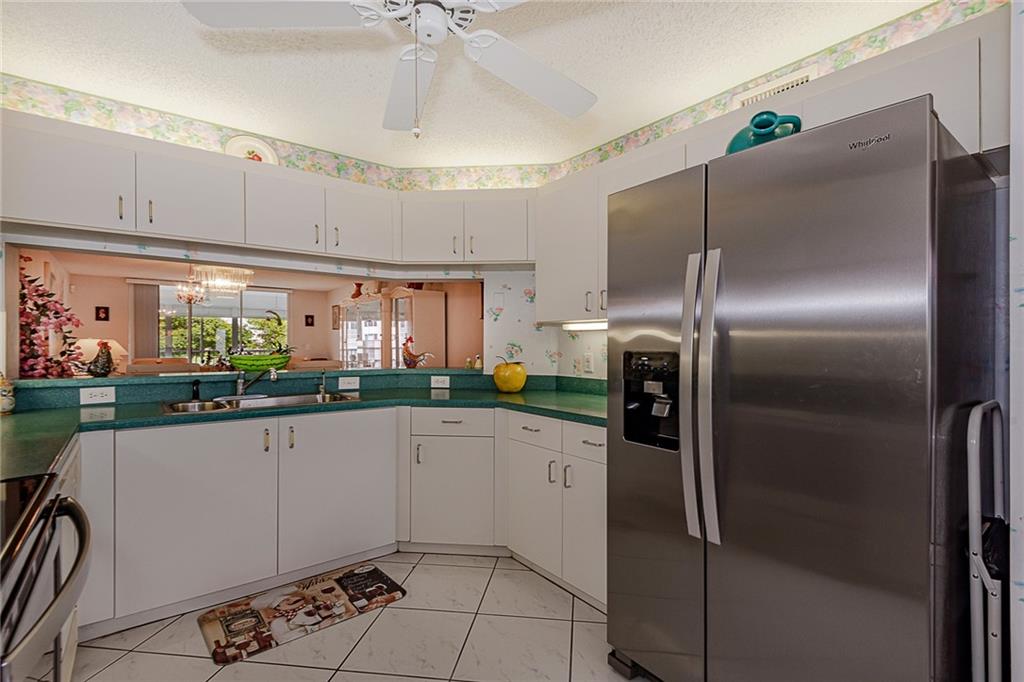 SUNRISE LAKES - Residential