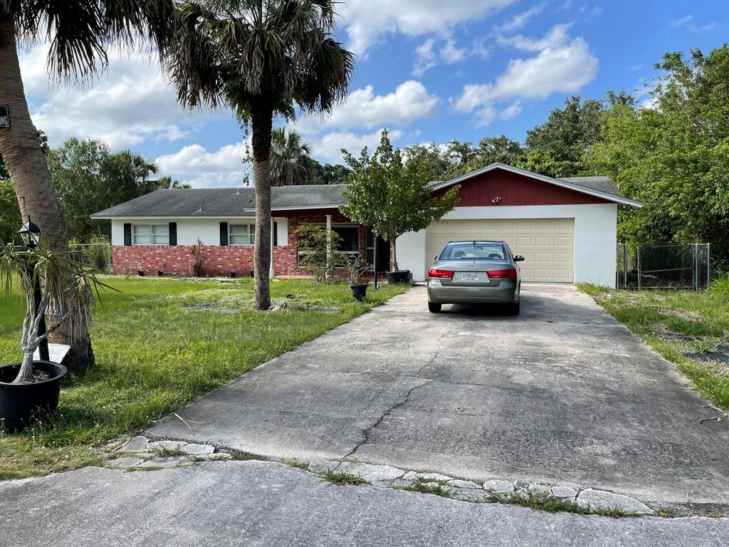 Photo of 5104 San Diego Avenue, Fort Pierce, FL 34946 (MLS # R10985982)