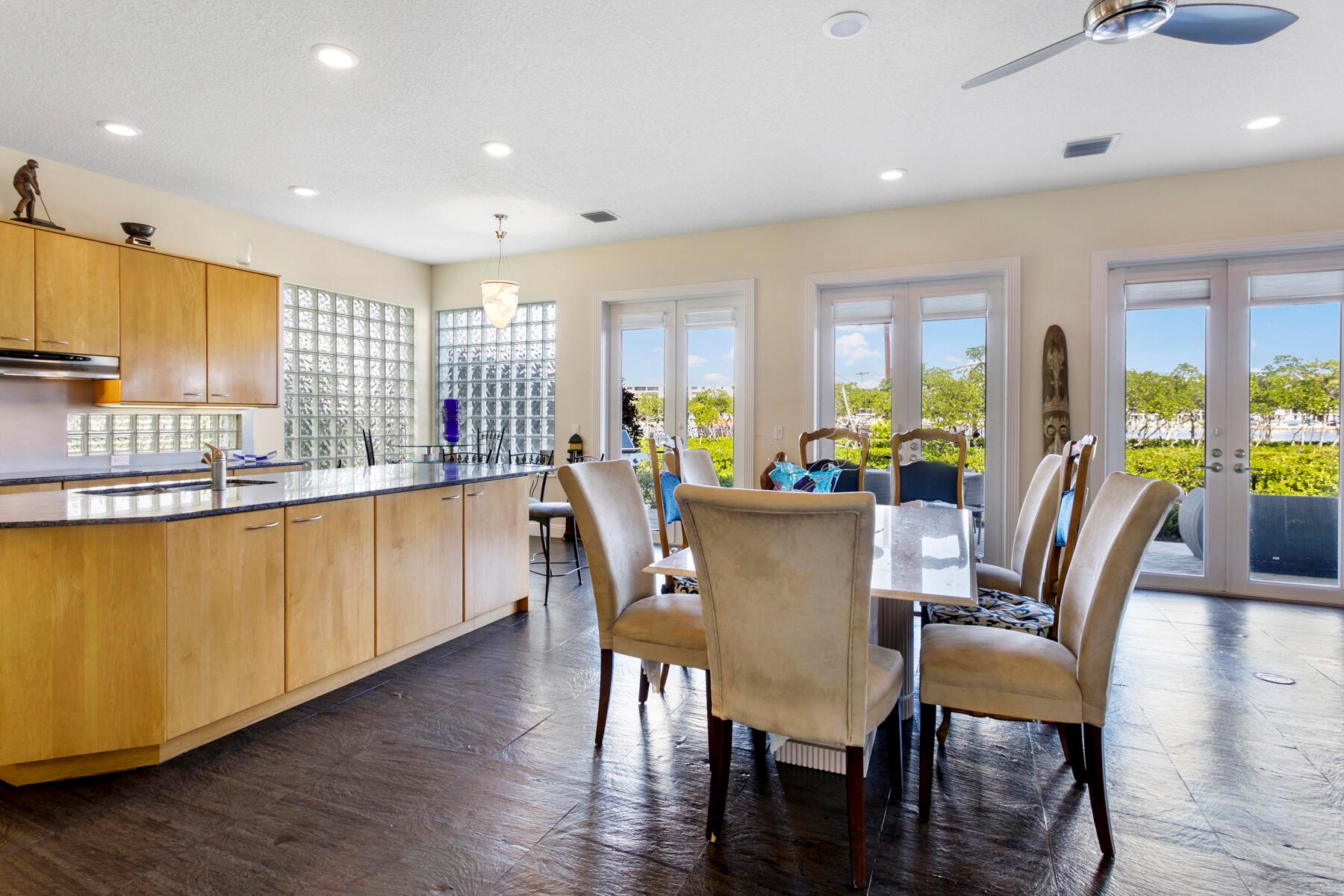 1000 N Us Highway 1 732