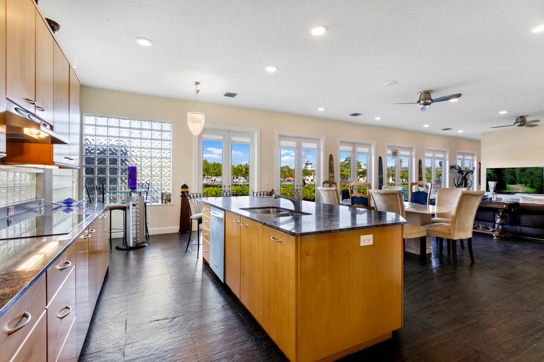 1000 N Us Highway 1 732