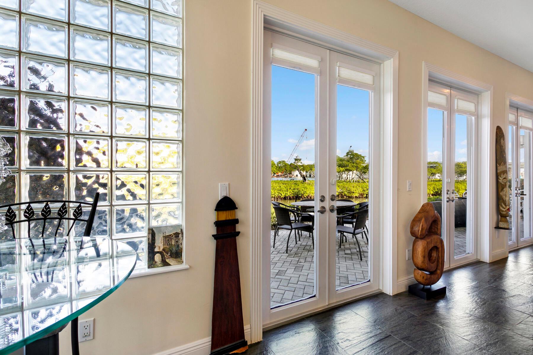 1000 N Us Highway 1 732