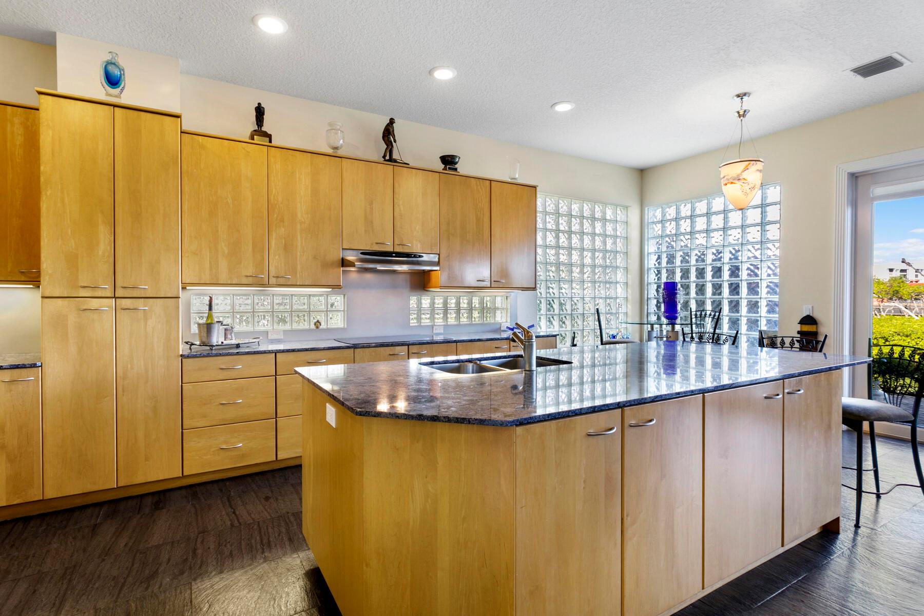 1000 N Us Highway 1 732