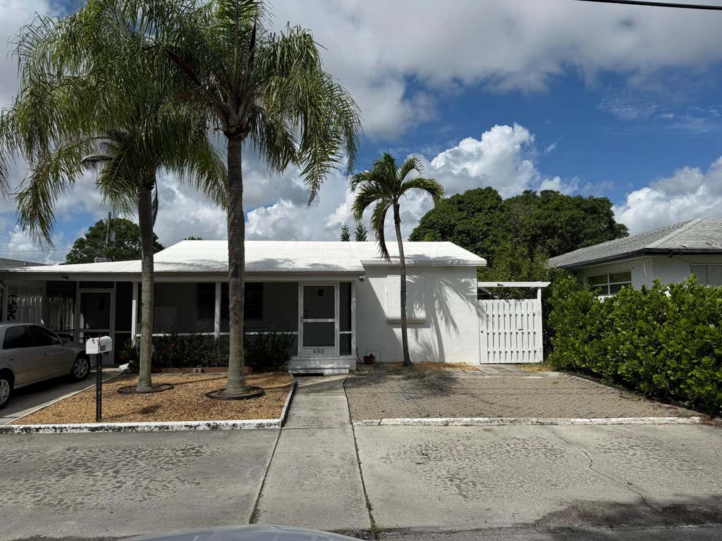 Photo of 605 E Coast Avenue, Lantana, FL 33462 (MLS # R11127241)