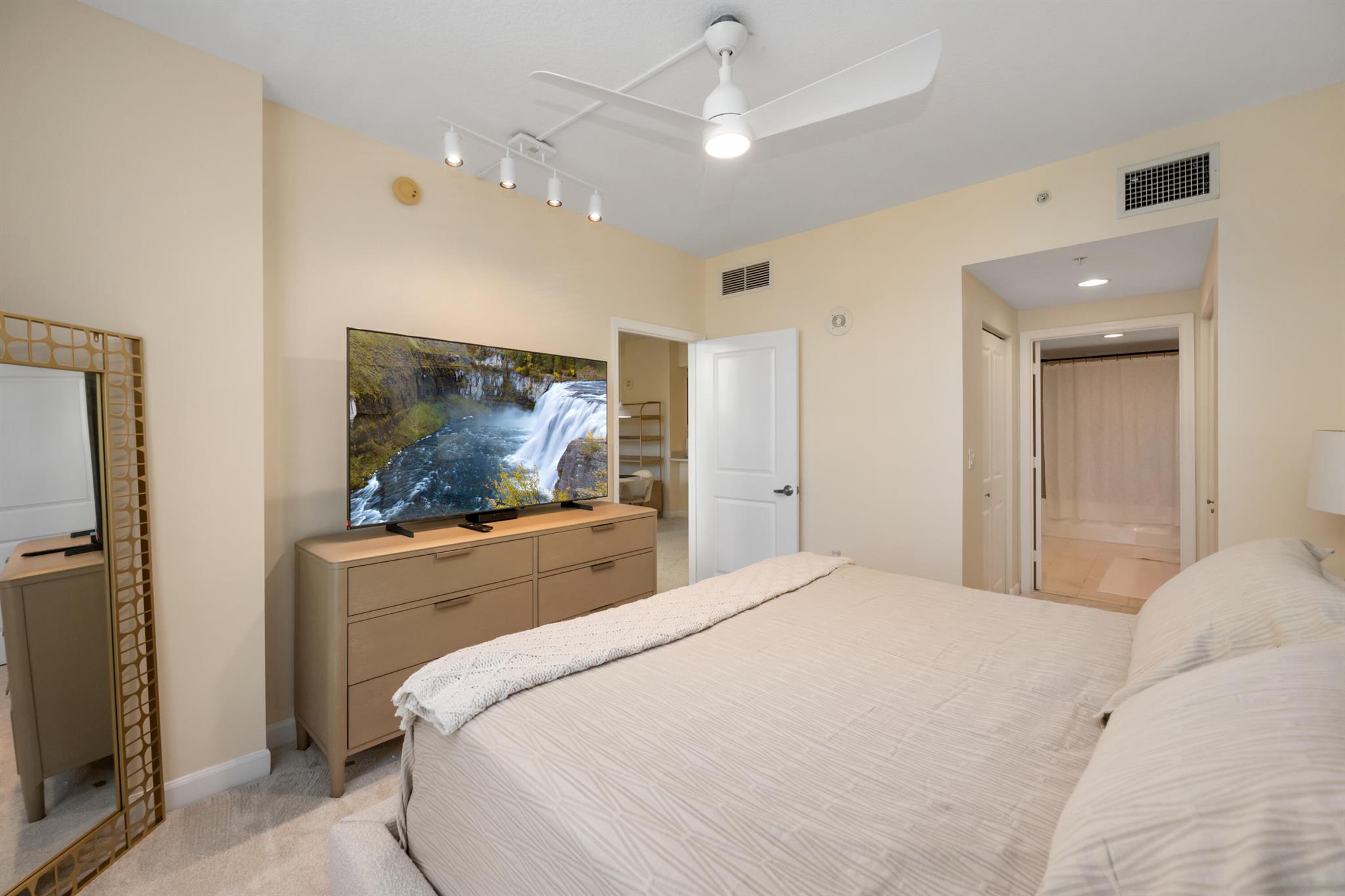 480 Hibiscus Street 207