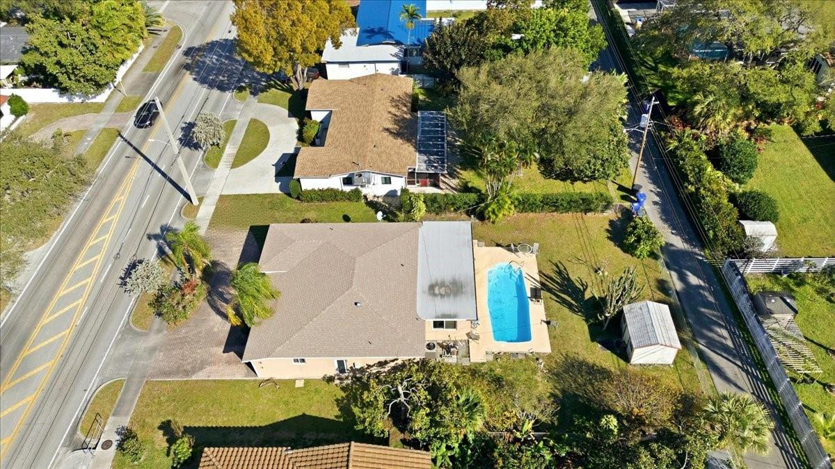 HOLLYWOOD HILLS - Residential