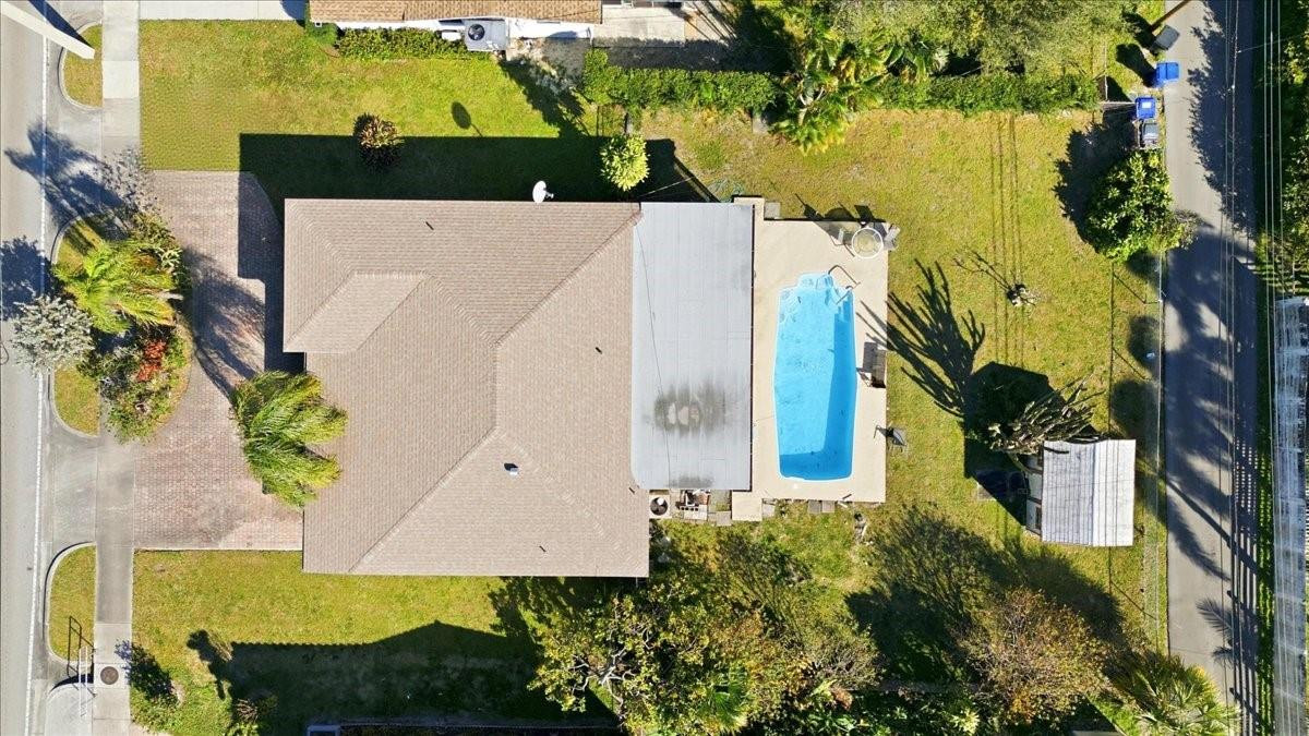 HOLLYWOOD HILLS - Residential