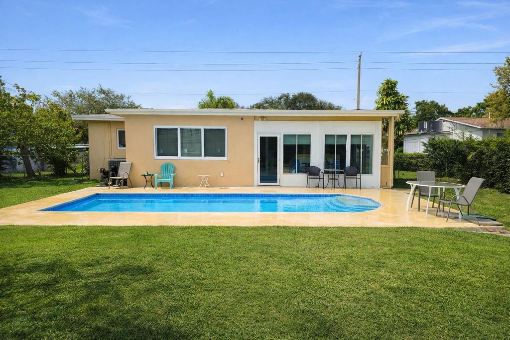 Photo of 4014 Johnson Street, Hollywood, FL 33021 (MLS # B26028877)