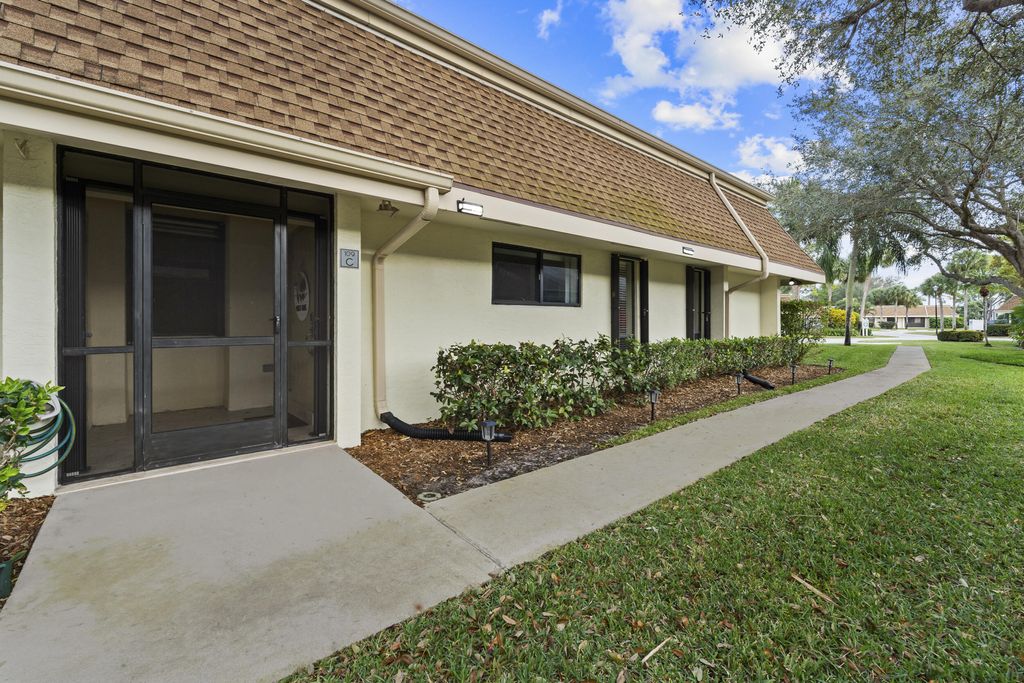 Photo of 109 Half Moon Circle #C, Jupiter, FL 33458 (MLS # R11158987)