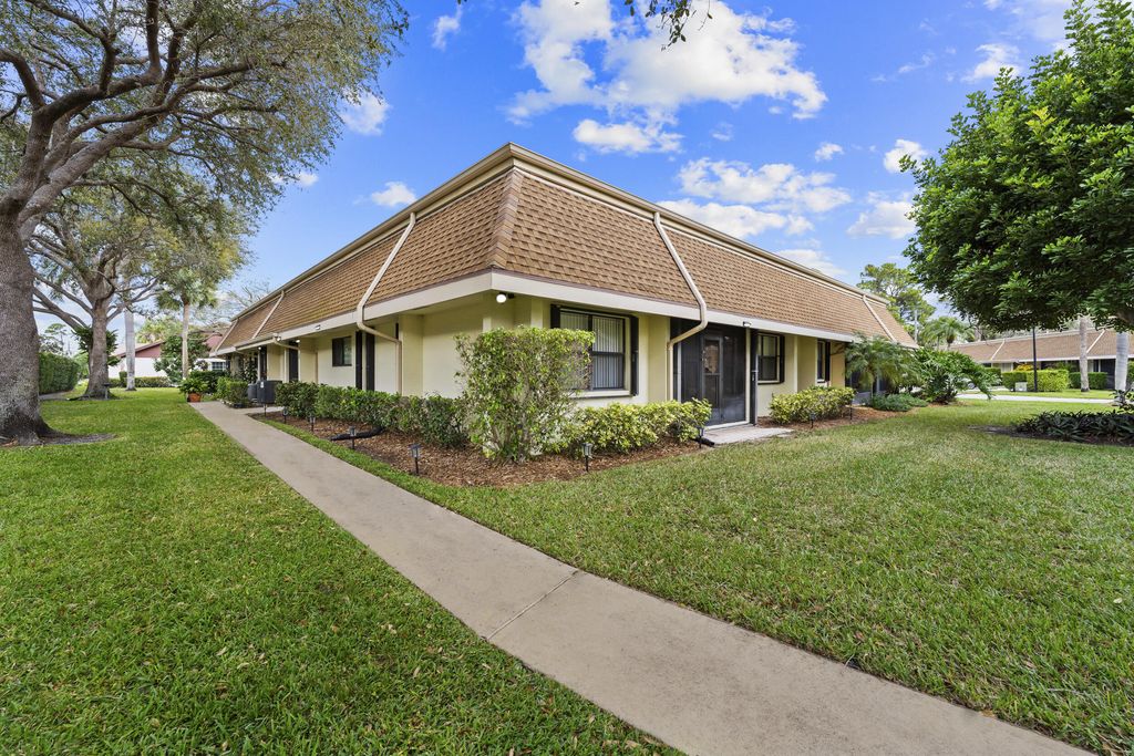 Photo of 109 Half Moon Circle #C, Jupiter, FL 33458 (MLS # R11158987)