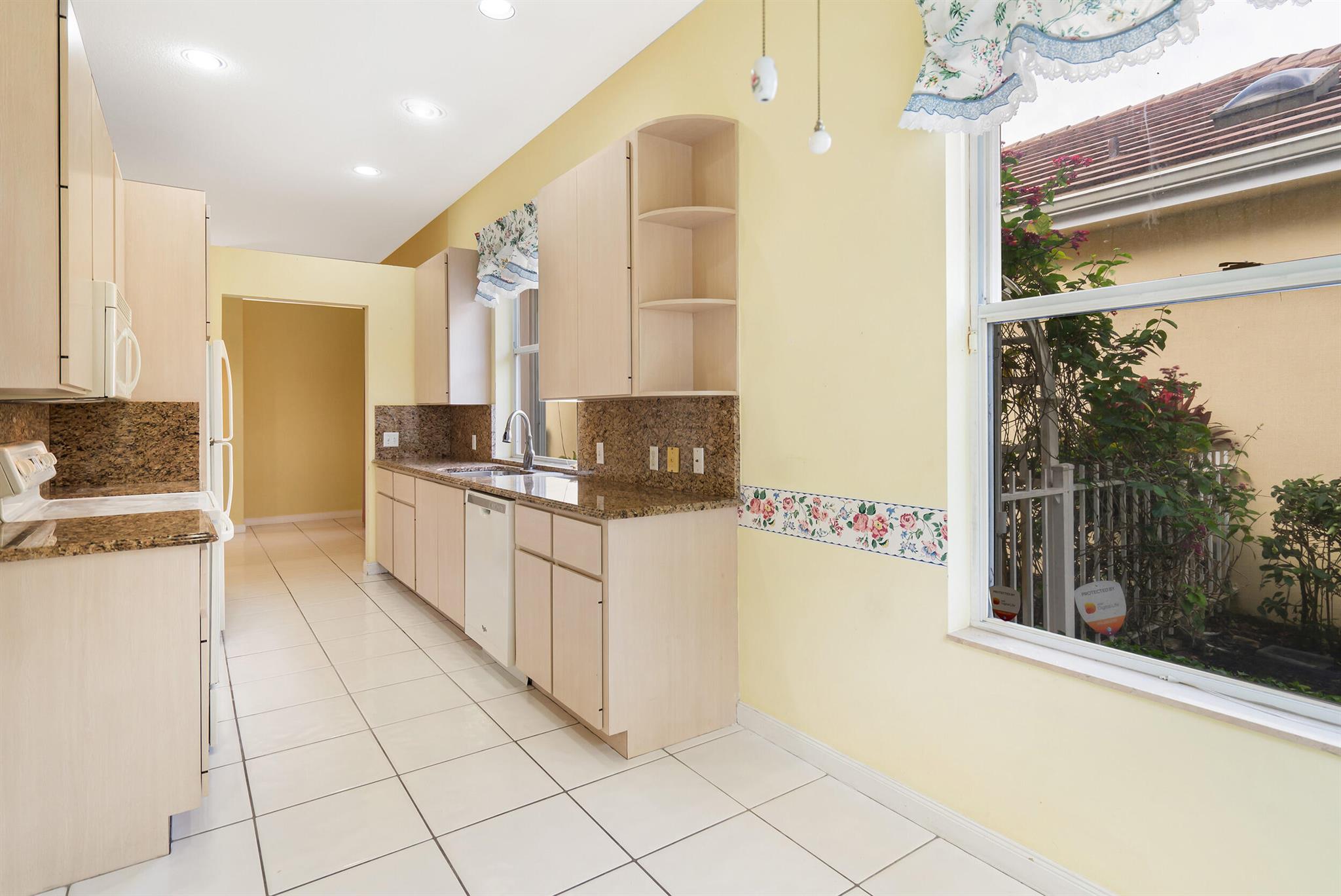 HAMPTONS AT MAPLEWOOD - Residential