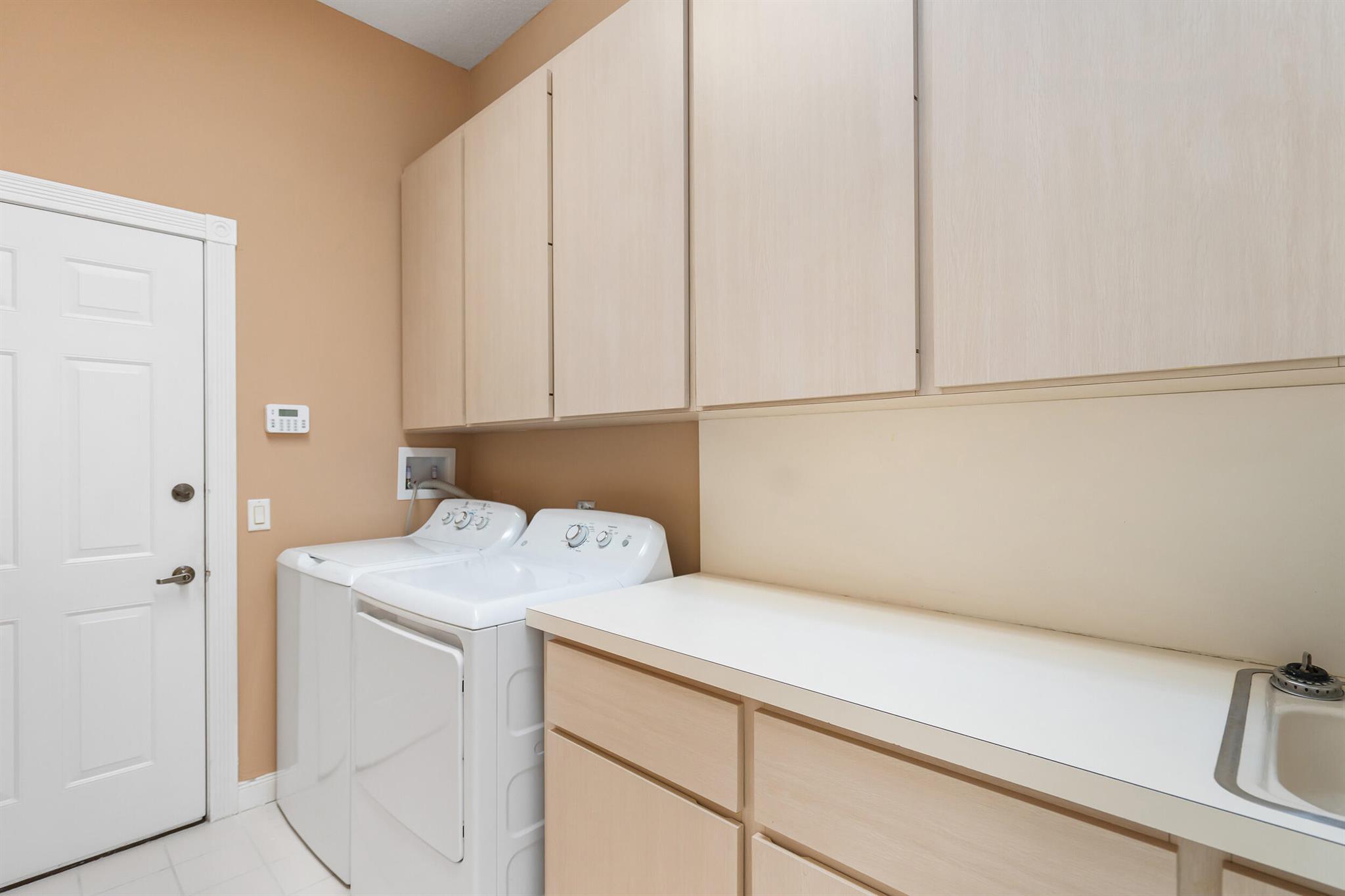 HAMPTONS AT MAPLEWOOD - Residential